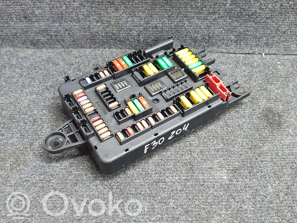 BMW 3 F30 F35 F31 Ramka / Moduł bezpieczników 