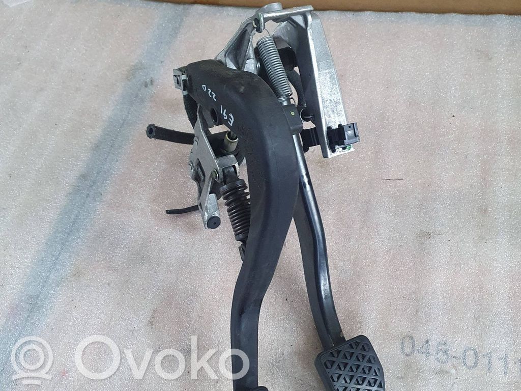 BMW 3 E90 E91 Pedal assembly 