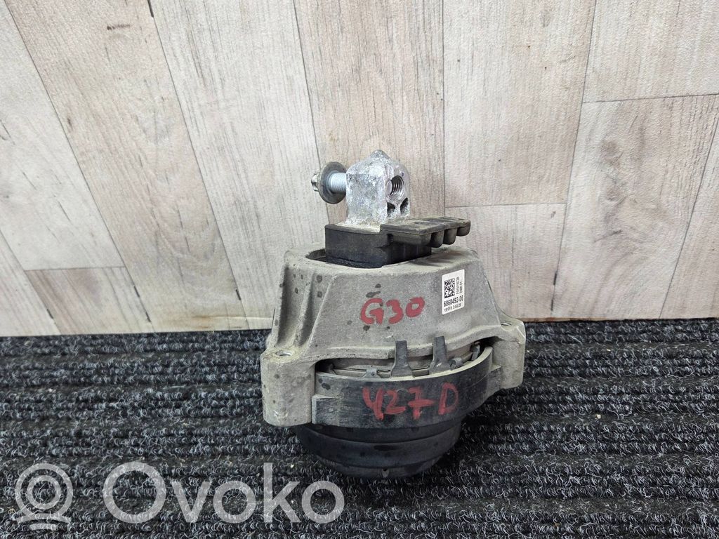 BMW 5 G30 G31 G38 Engine mount bracket 