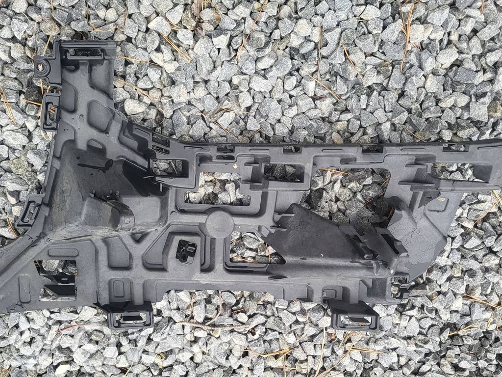 Front bumper mounting bracket   31353371