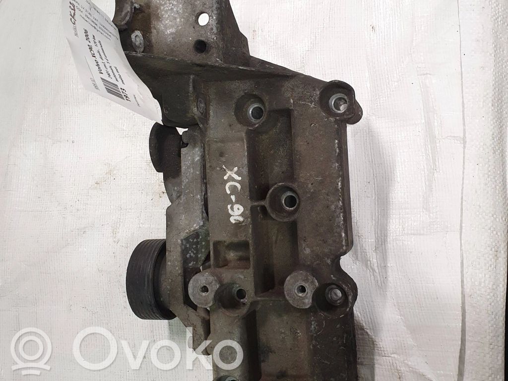 Volvo XC90 Engine mounting bracket 
