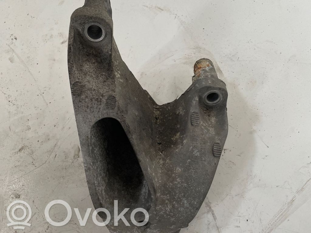 Audi A4 S4 B8 8K Engine mounting bracket 