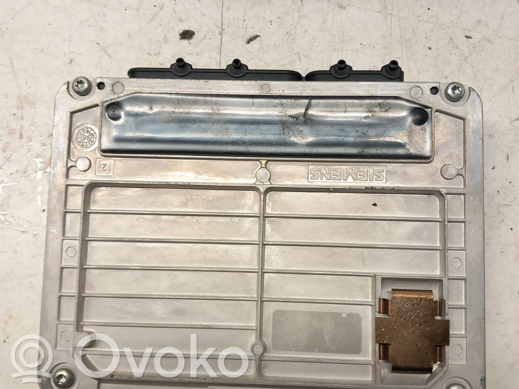 Volkswagen PASSAT B5 Engine control unit/module 