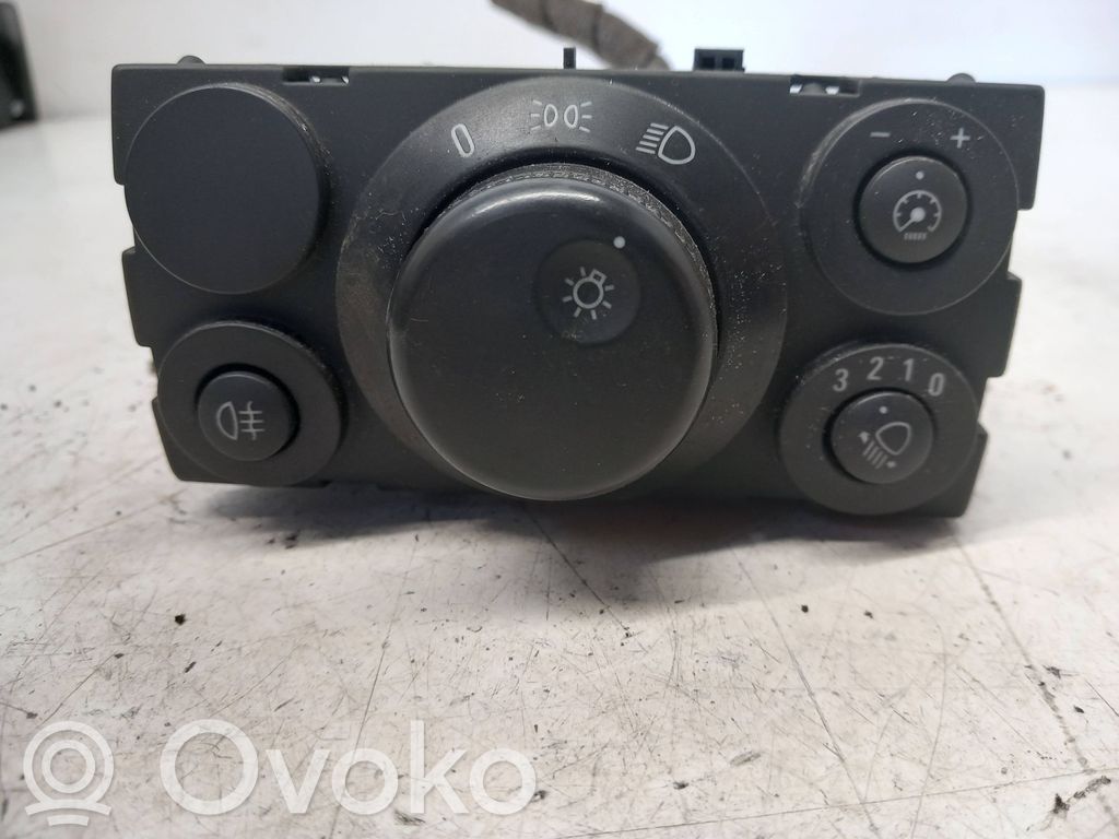 Opel Astra H Light switch 