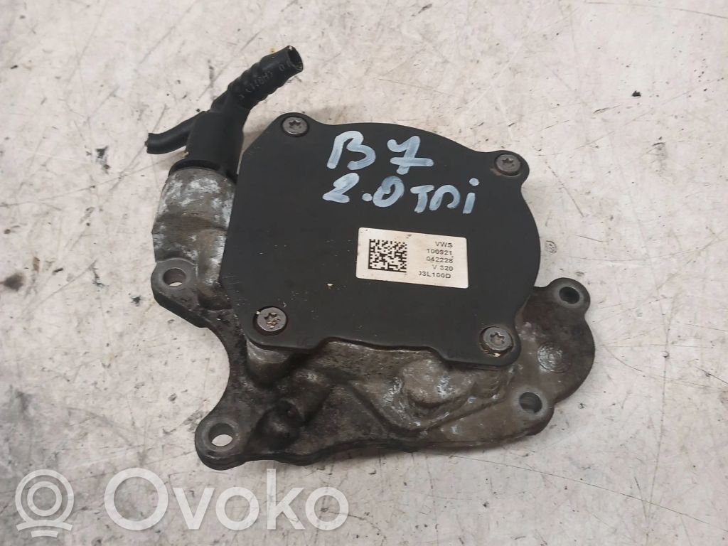 Volkswagen PASSAT B7 Vacuum pump 