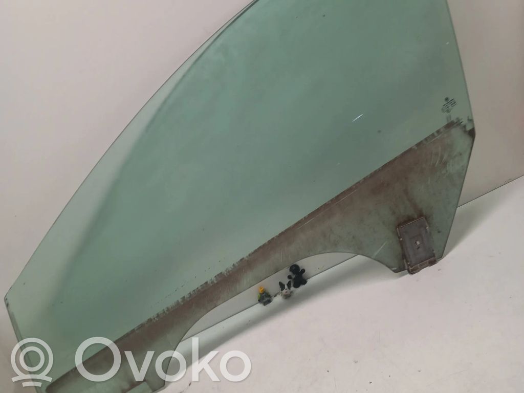 Volkswagen PASSAT CC Front door window glass four-door 