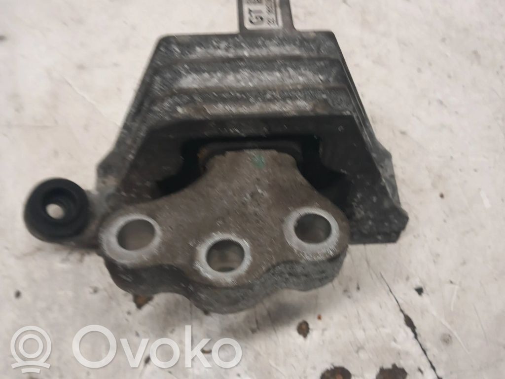 Opel Insignia A Engine mount bracket 
