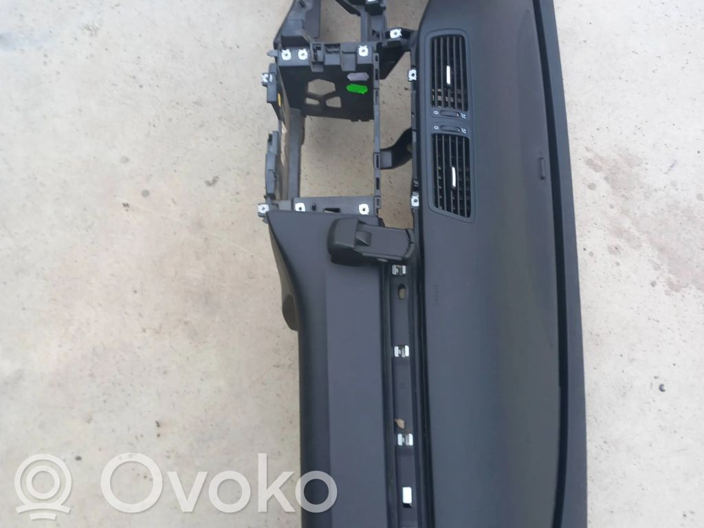 Volkswagen PASSAT B6 Deska rozdzielcza 