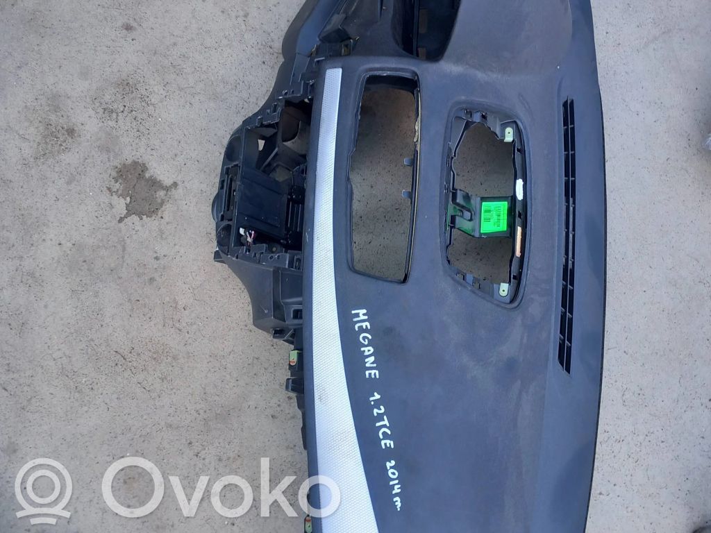 Renault Megane III Панель 