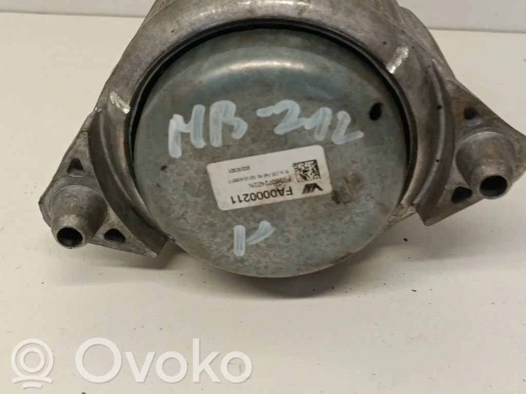 Mercedes-Benz E W212 Wspornik / Mocowanie silnika 