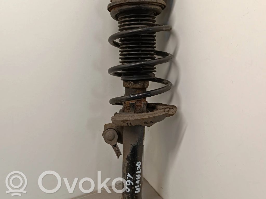 Skoda Octavia Mk3 (5E) Amortyzator osi przedniej ze sprężyną 