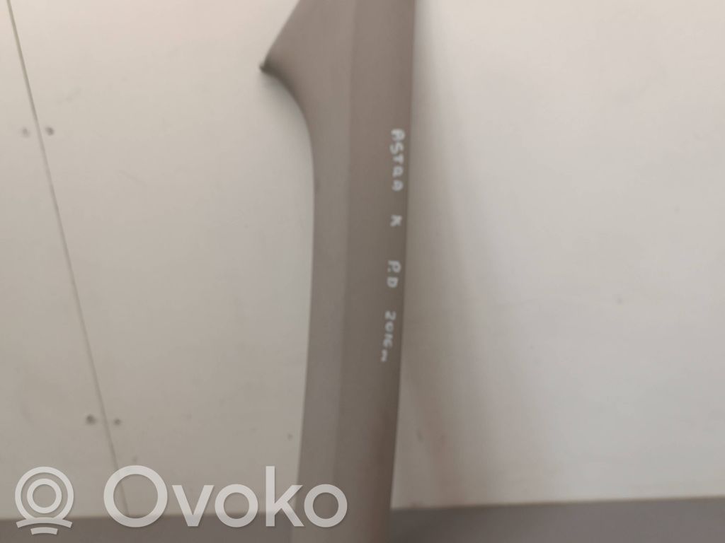 Opel Astra K Kita salono detalė 