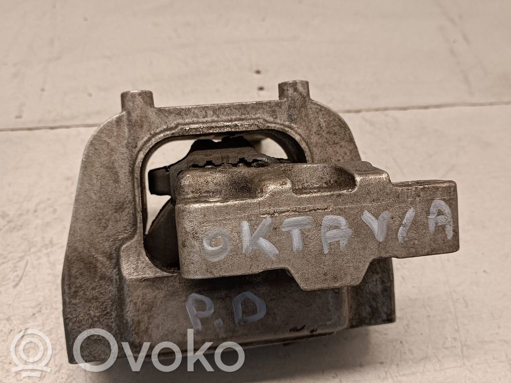 Skoda Octavia Mk3 (5E) Engine mount bracket 