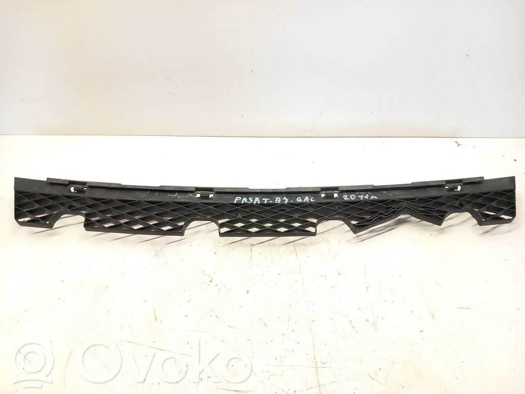 Volkswagen PASSAT B7 Soporte de montaje del parachoques trasero 