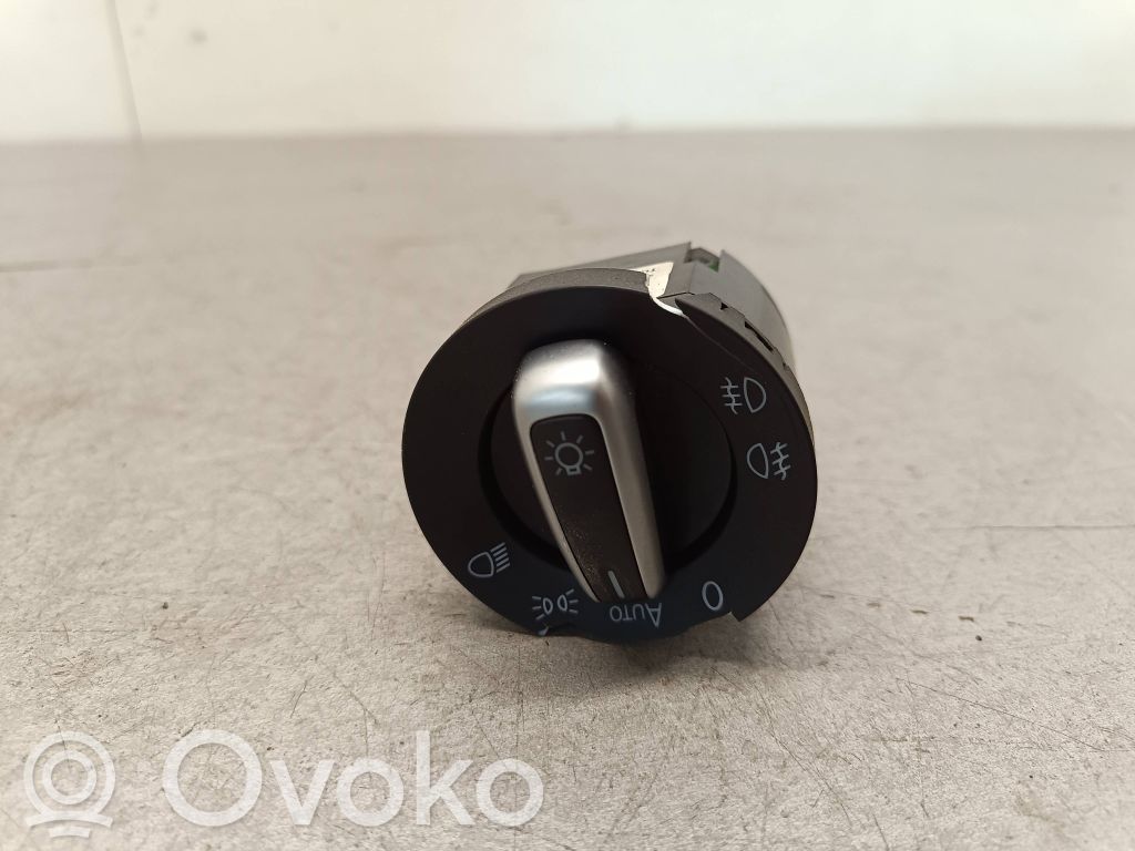 Volkswagen Tiguan Light switch 