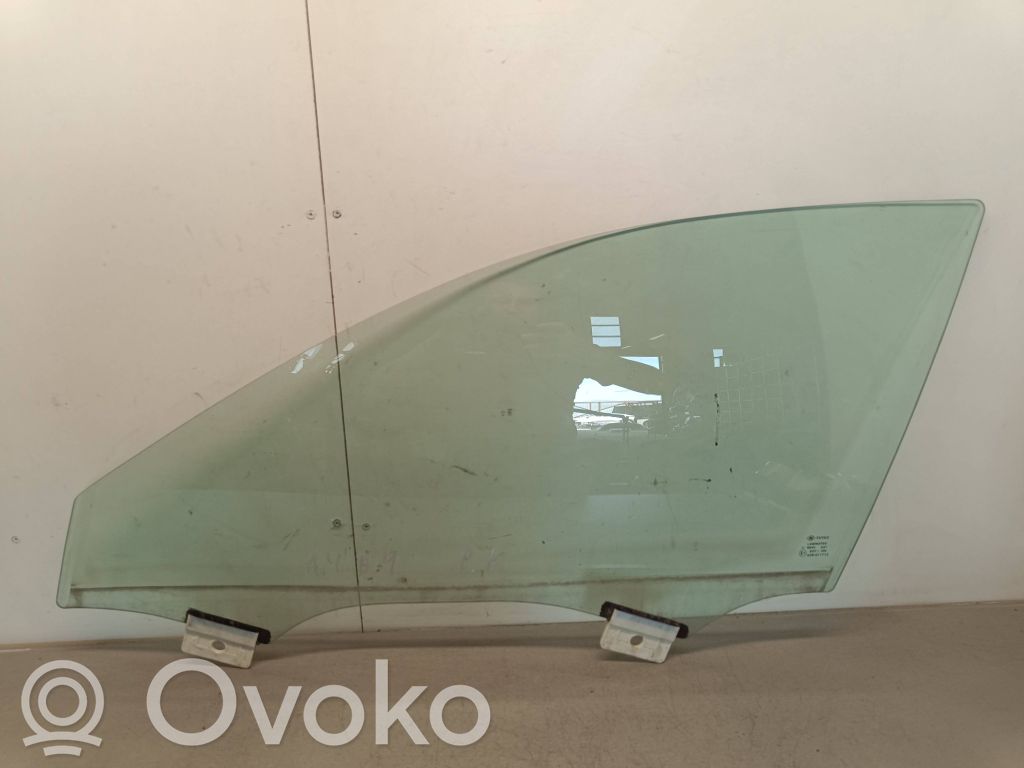 Audi A4 S4 B9 priekšējo durvju stikls (četrdurvju mašīnai) 
