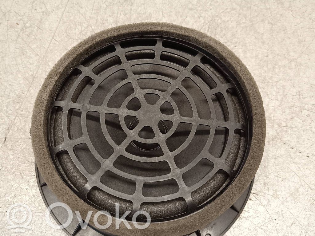 Audi A8 S8 D4 4H Takaoven kaiutin 
