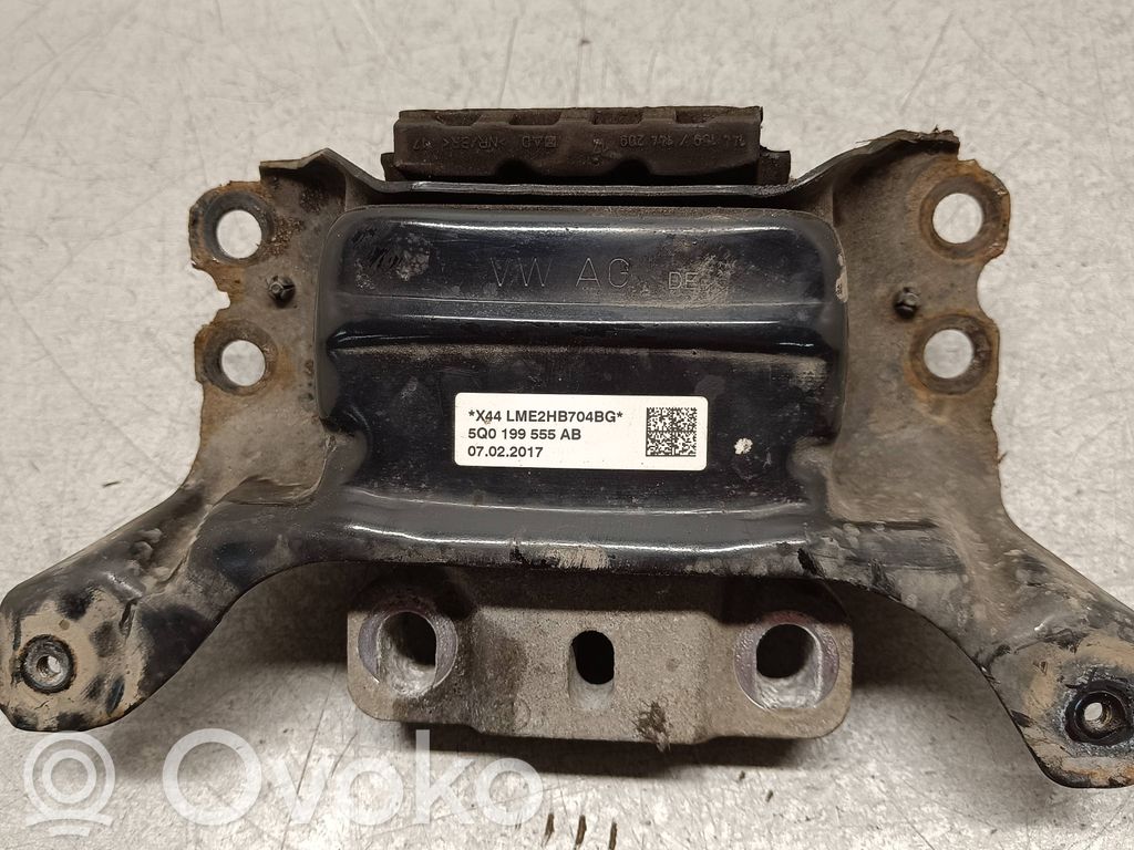 Volkswagen Golf VII Engine mount bracket 