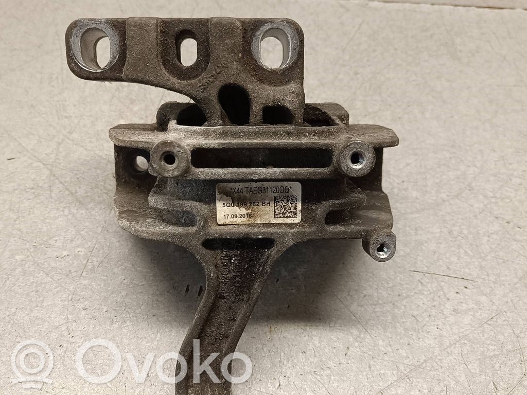 Skoda Superb B8 (3V) Engine mount bracket 