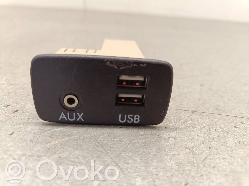 Subaru Forester SJ Enchufe conector USB 