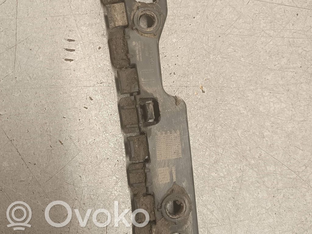 Volvo S90, V90 Uchwyt / Mocowanie zderzaka przedniego 
