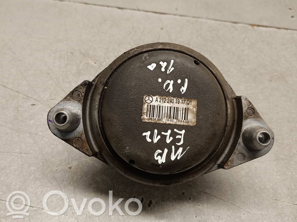 Mercedes-Benz E W212 Engine mount bracket 