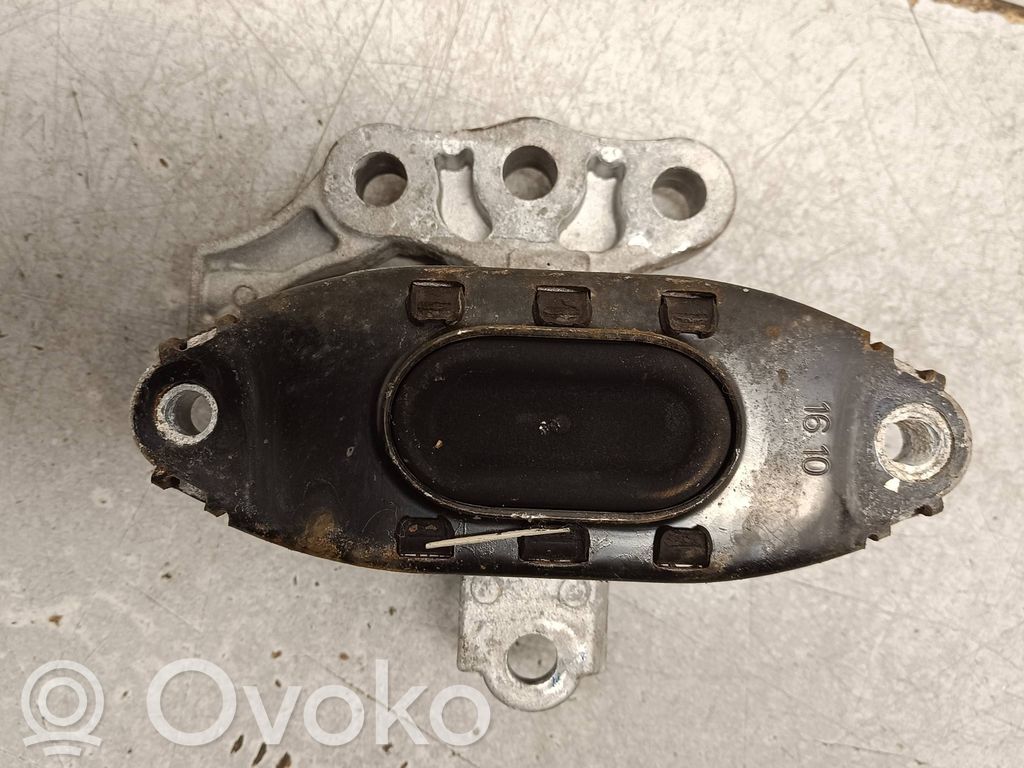 Opel Mokka X Engine mount bracket 