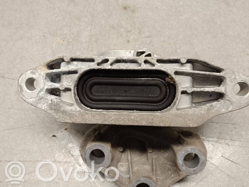 Opel Insignia B Engine mount bracket 