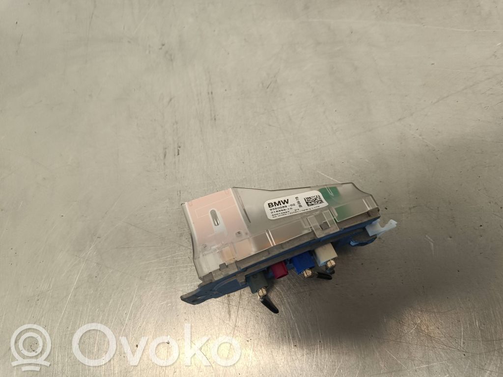 BMW 2 F46 Antena GPS 