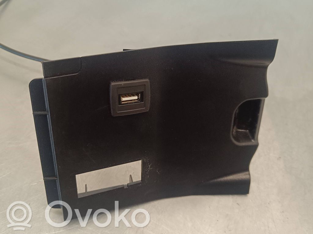 Mercedes-Benz B W246 W242 Priză USB 