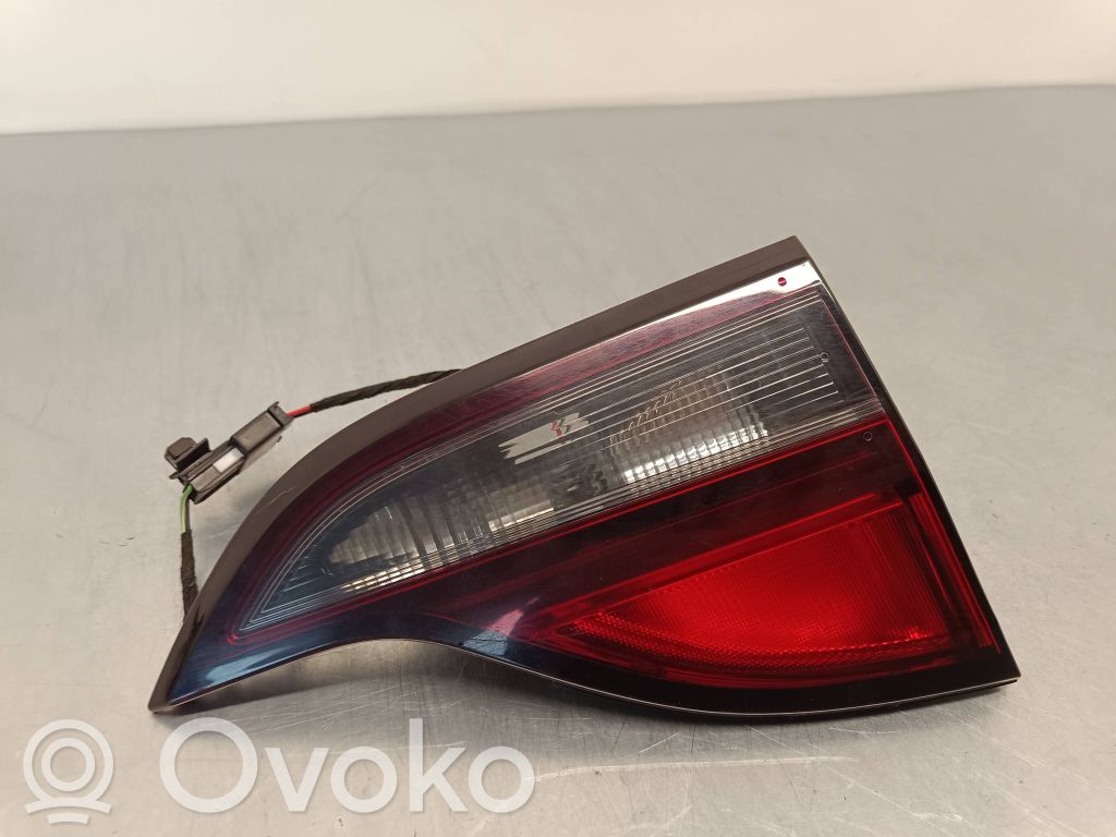 Opel Zafira C Aizmugurējais lukturis pārsegā 