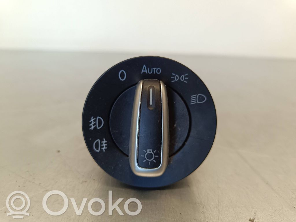 Volkswagen Tiguan Light switch 
