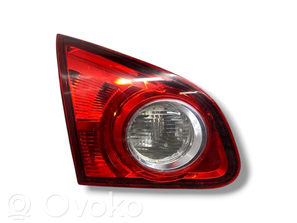 Nissan Qashqai Lampy tylnej klapy bagażnika 