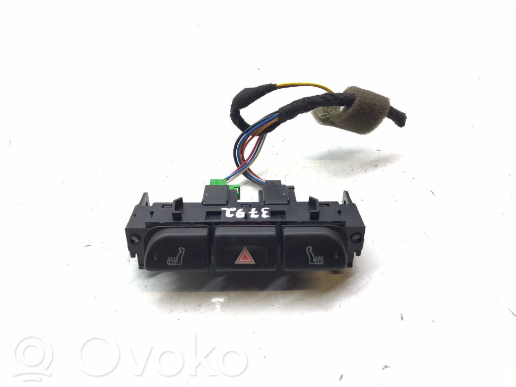 Hazard light switch   1X4313B302BD,K3772