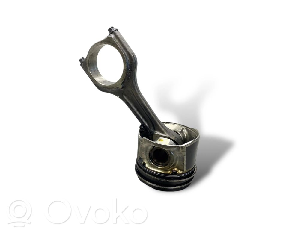 Ford Fiesta Piston with connecting rod 