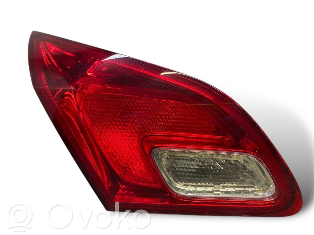 Opel Astra J Galinis žibintas dangtyje 