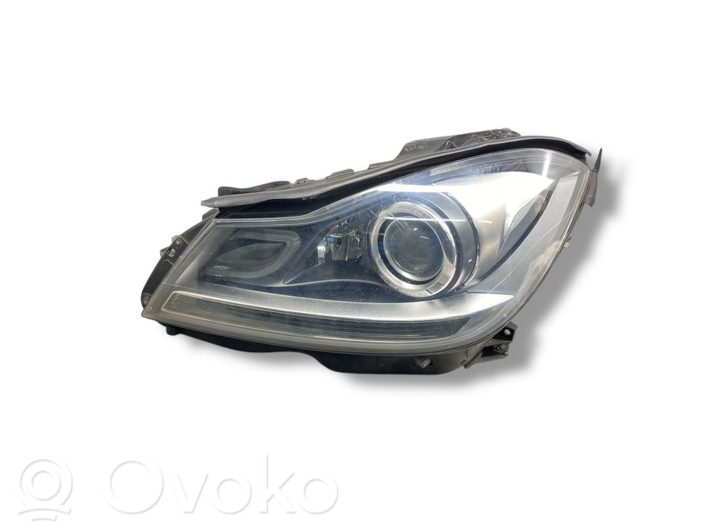 Mercedes-Benz C W204 Lampa przednia 