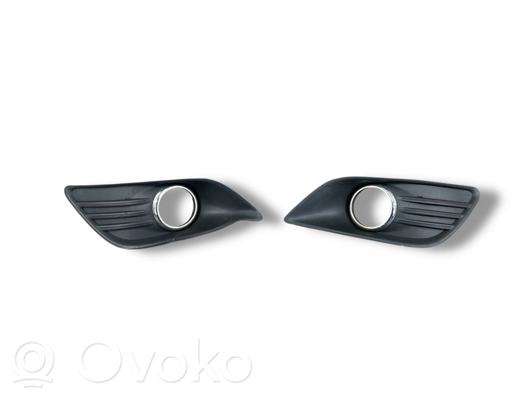Ford Focus Front fog light trim/grill 