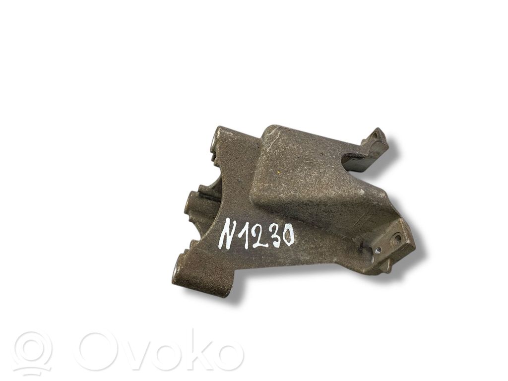 Citroen Xsara Picasso Engine mounting bracket 