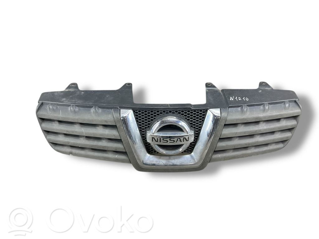 Nissan Qashqai Front bumper upper radiator grill 