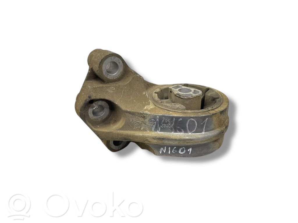Chevrolet Captiva Engine mount bracket 