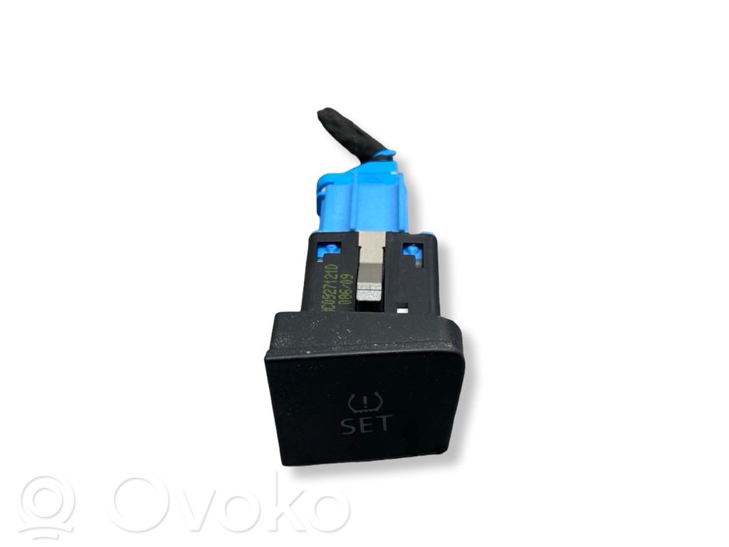 Volkswagen PASSAT CC TPMS reset button 