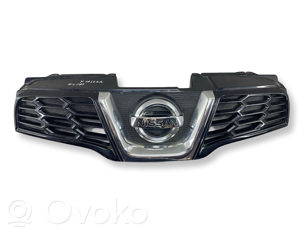 Nissan Qashqai Front bumper upper radiator grill 