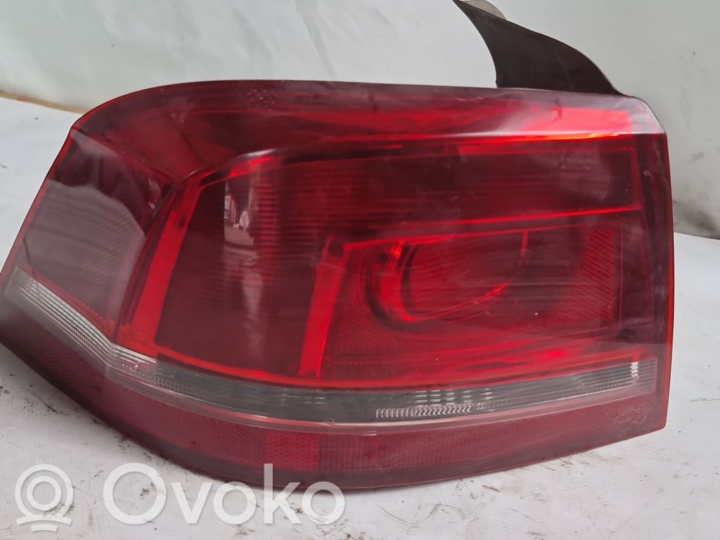 Volkswagen PASSAT B7 Lampă spate în caroserie 