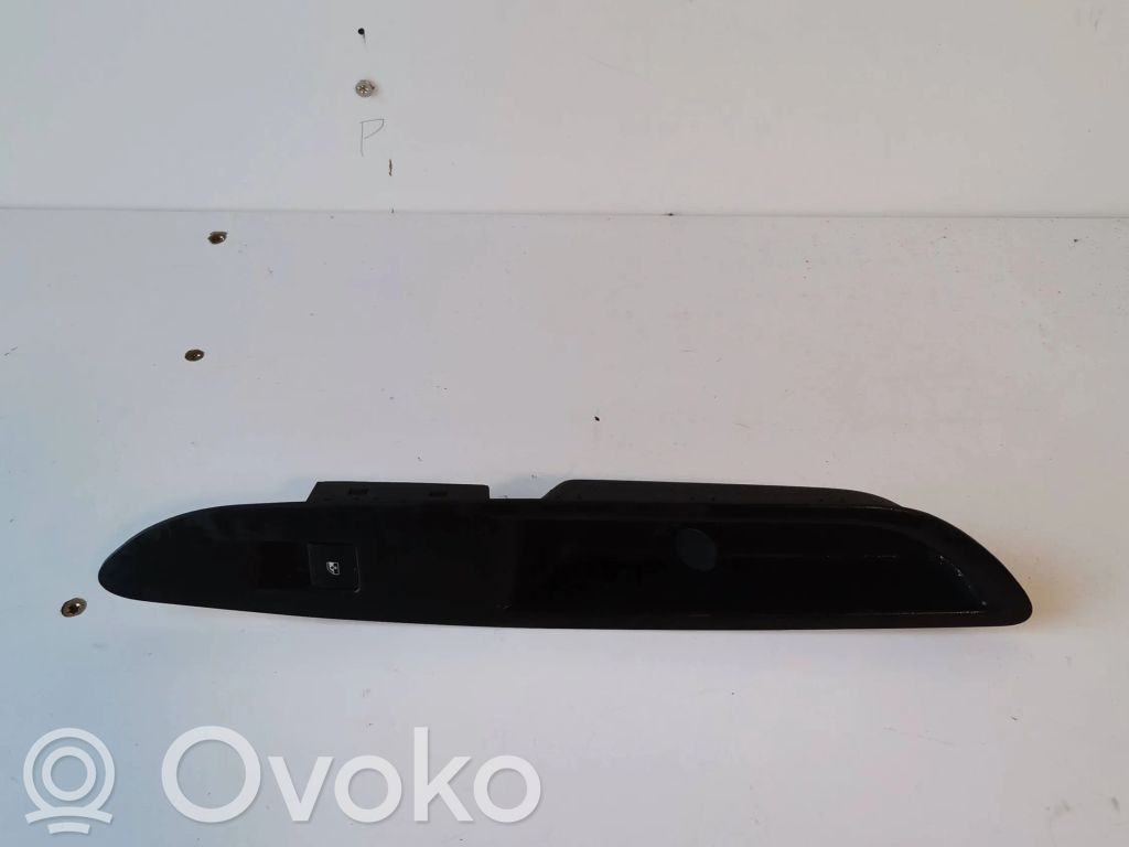 Opel Mokka X Electric window control switch 