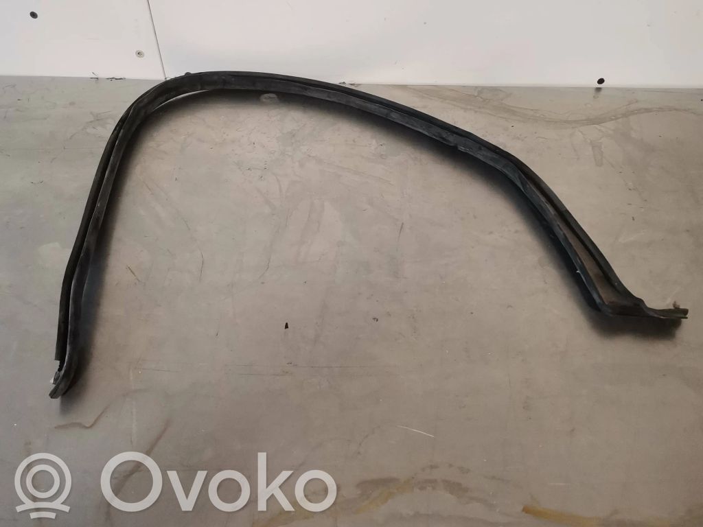Opel Mokka X Junta de goma de la puerta trasera 