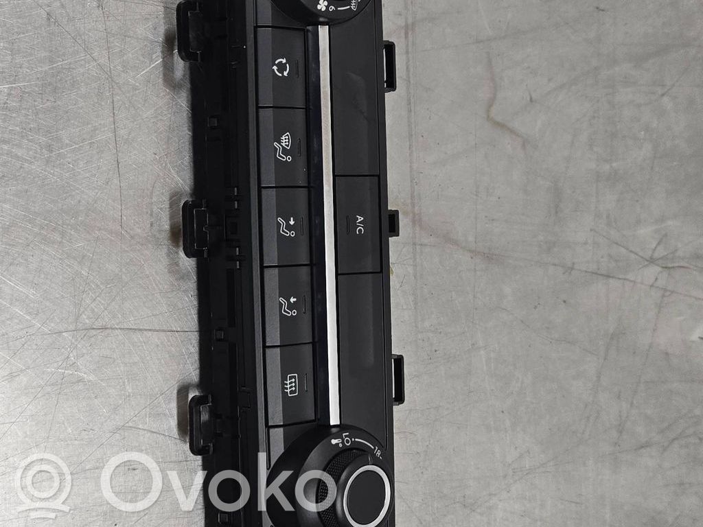 Opel Vivaro Climate control unit 