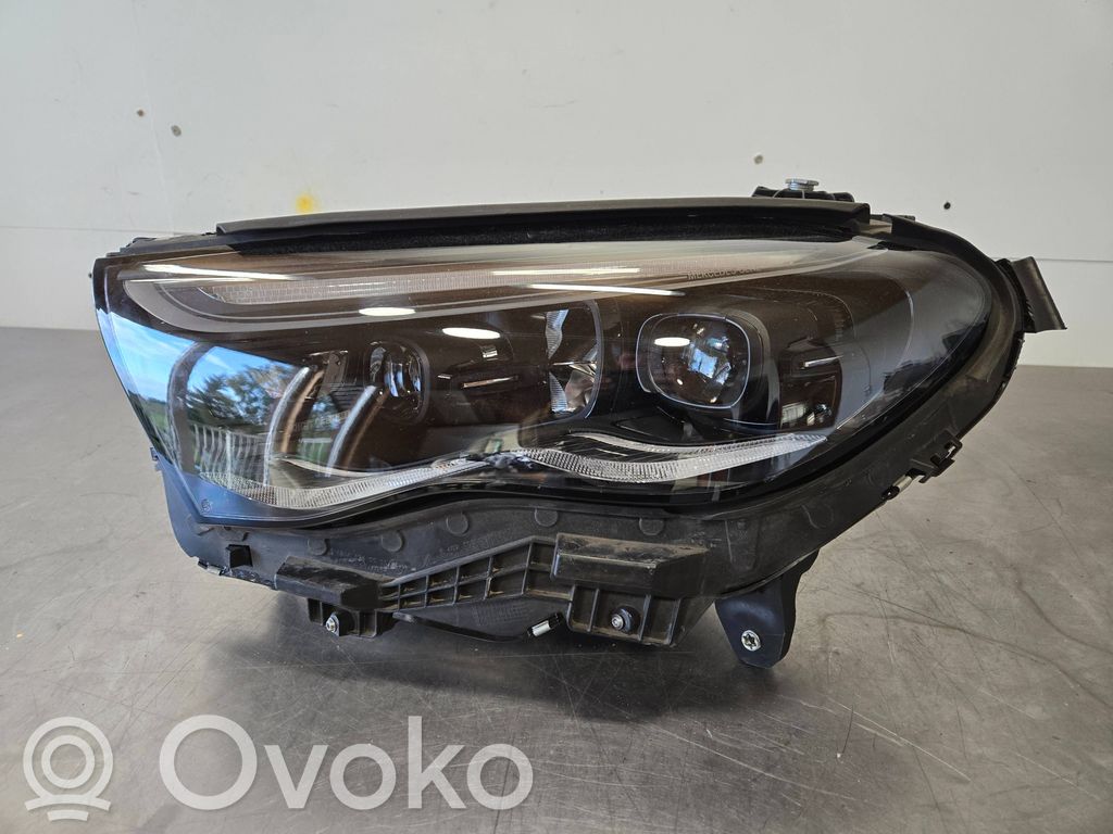 Mercedes-Benz E W214 Lampa przednia 