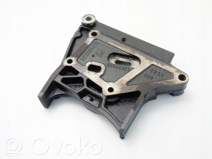 Opel Insignia A Engine mount bracket 