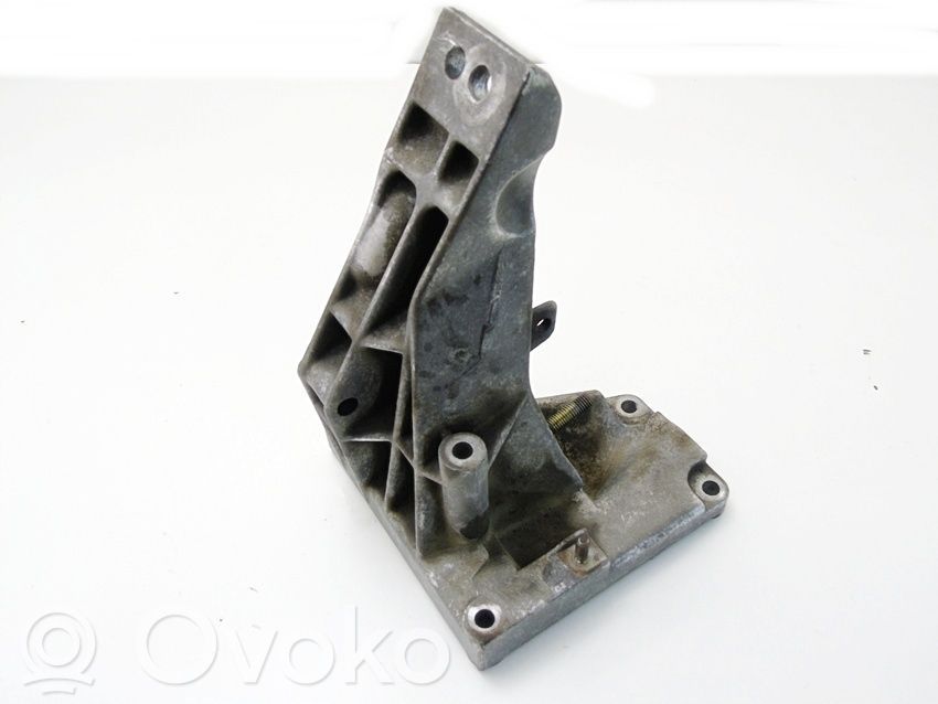 Engine mount bracket   1745741